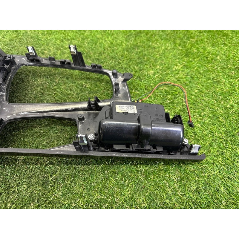 Декоративная накладка центральной консоли (салон) BMW 5-series F10 2015 2.0 N20 51169206389