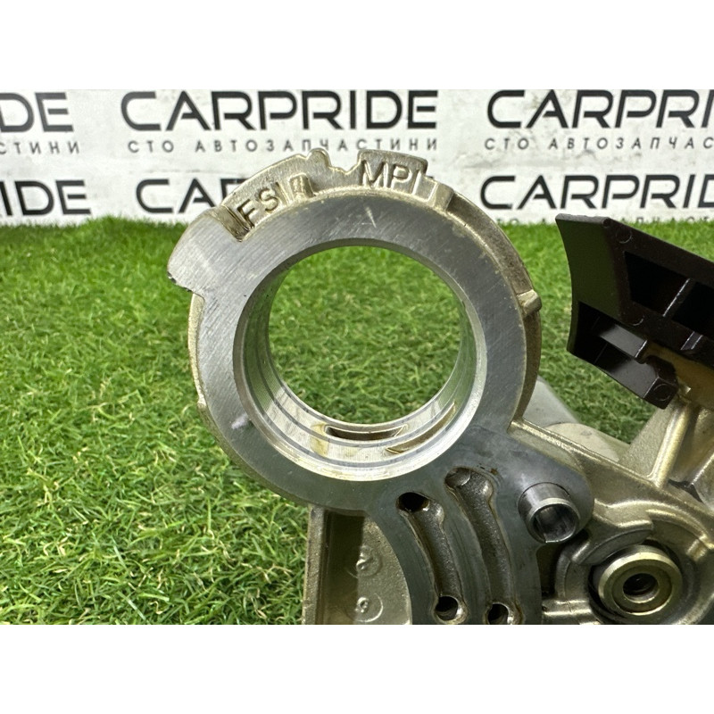 Опорный кронштейн распредвала (двигатель и элементы) Volkswagen Touareg NF 2012 3.6 CGRA 03H109210C