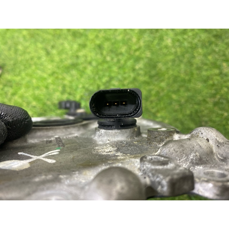 Крышка двигателя (двигатель и элементы) Volkswagen Touareg NF 2013 3.6 03H109122G