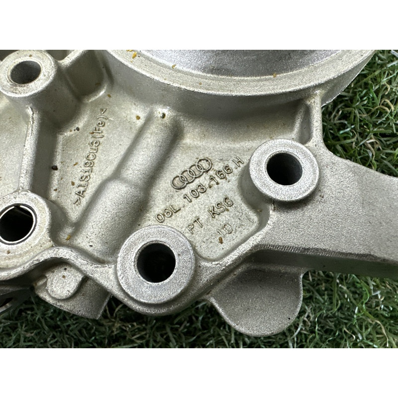 Опорный кронштейн распредвала (двигатель и элементы) AUDI A4 B9 2017 2.0 DBPA 06L103144H