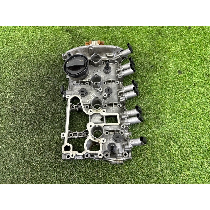 Крышка клапанов (двигатель и элементы) AUDI A4 B8 2012 2.0 CAEB 06H103475H