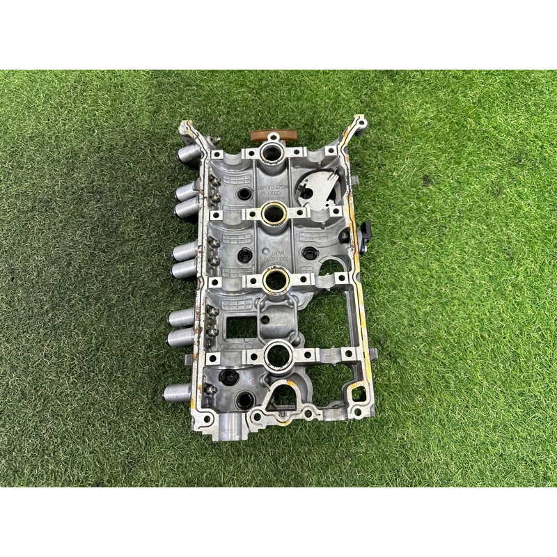 Крышка клапанов (двигатель и элементы) AUDI A4 B8 2012 2.0 CAEB 06H103475H