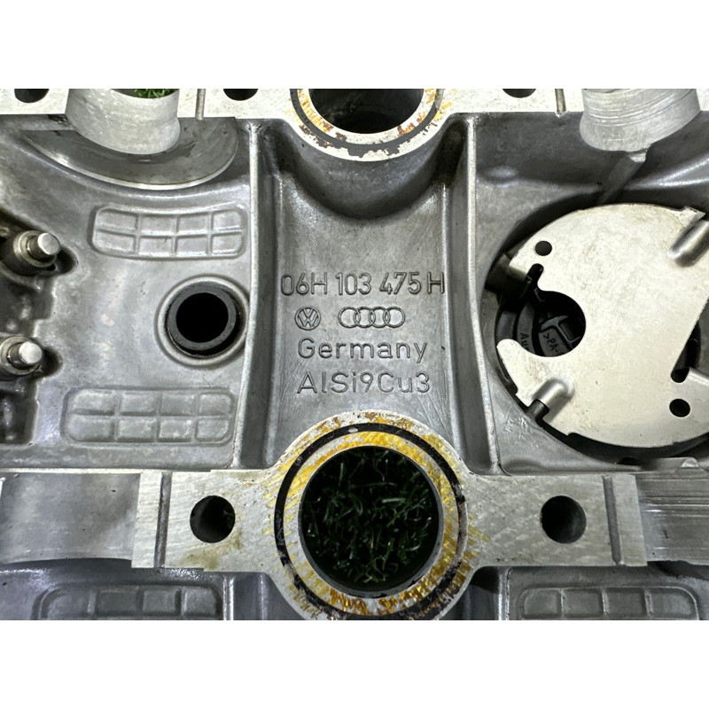 Крышка клапанов (двигатель и элементы) AUDI A4 B8 2012 2.0 CAEB 06H103475H