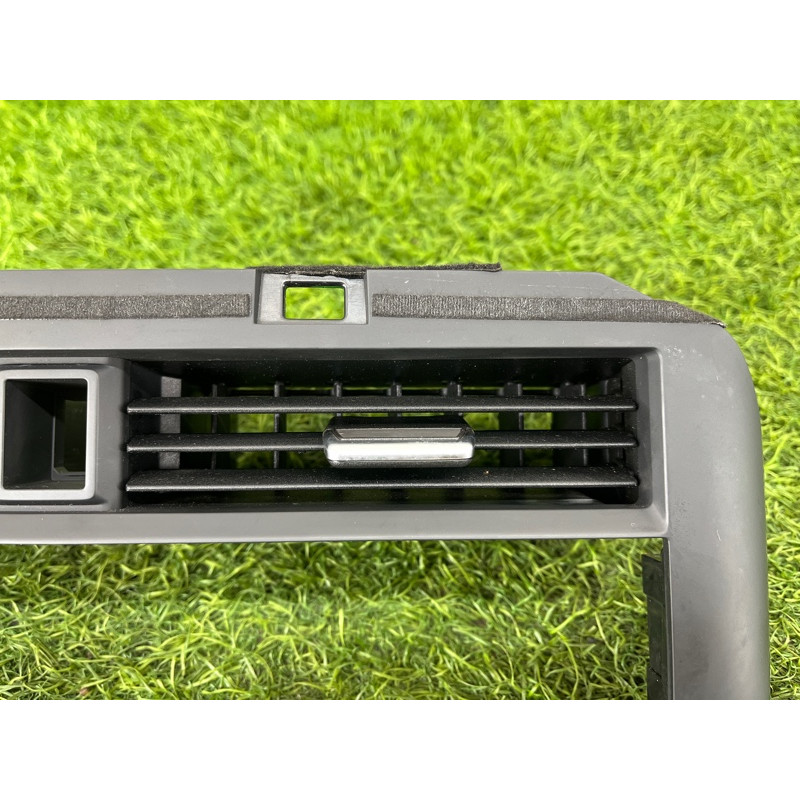 Центральный дефлектор салона (салон) Nissan Rogue T33 2023 1.5 KR15DDT 687506RY3A