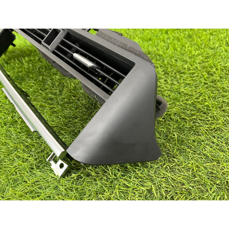 Центральный дефлектор салона (салон) Nissan Rogue T33 2023 1.5 KR15DDT 687506RY3A