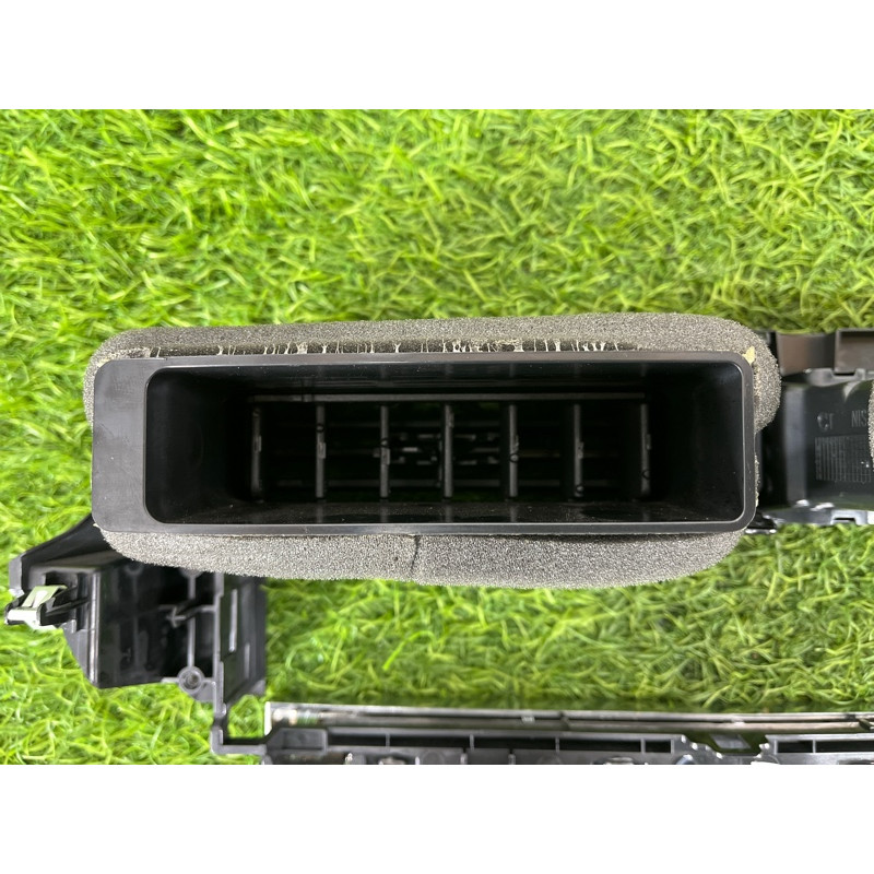 Центральный дефлектор салона (салон) Nissan Rogue T33 2023 1.5 KR15DDT 687506RY3A