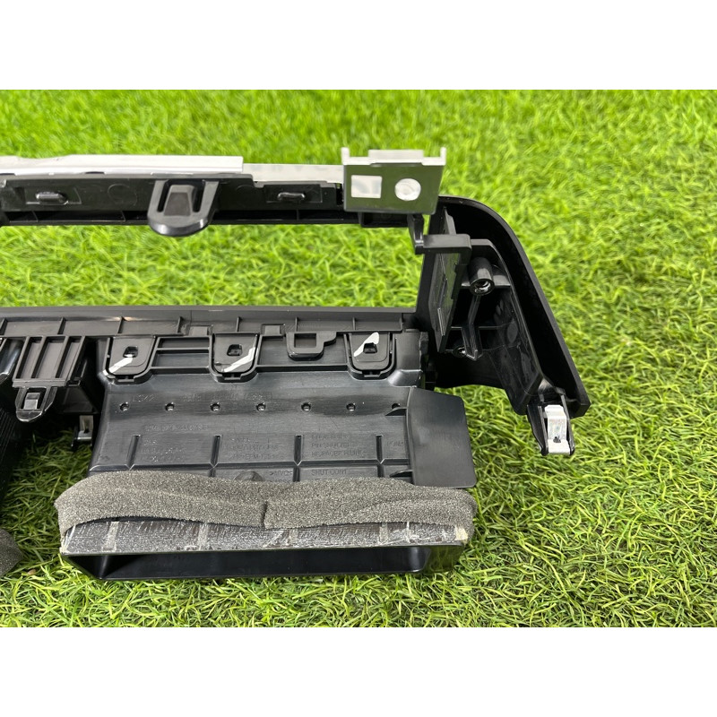 Центральный дефлектор салона (салон) Nissan Rogue T33 2023 1.5 KR15DDT 687506RY3A