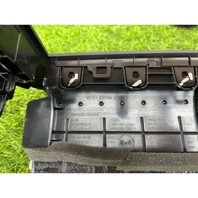 Центральный дефлектор салона (салон) Nissan Rogue T33 2023 1.5 KR15DDT 687506RY3A