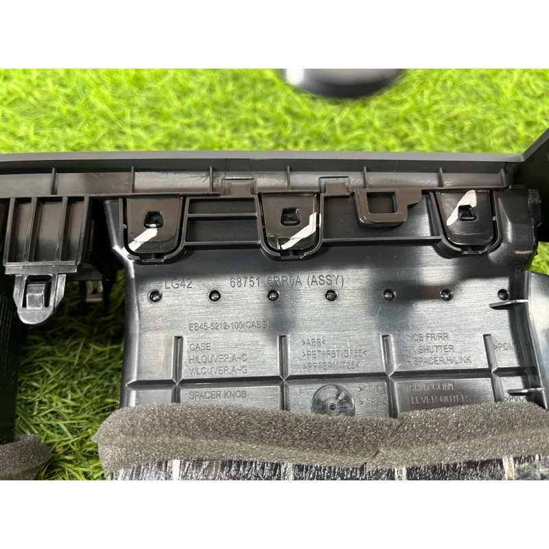 Центральный дефлектор салона (салон) Nissan Rogue T33 2023 1.5 KR15DDT 687506RY3A