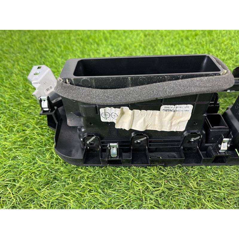 Центральный дефлектор салона (салон) Nissan Rogue T33 2023 1.5 KR15DDT 687506RY3A