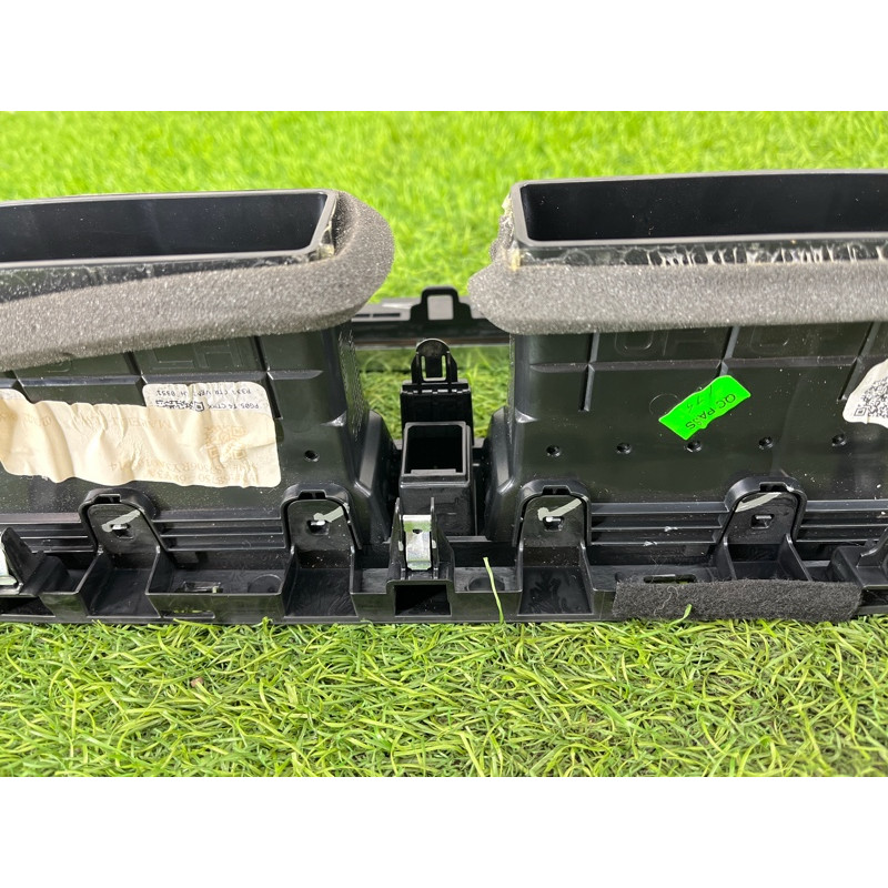 Центральный дефлектор салона (салон) Nissan Rogue T33 2023 1.5 KR15DDT 687506RY3A