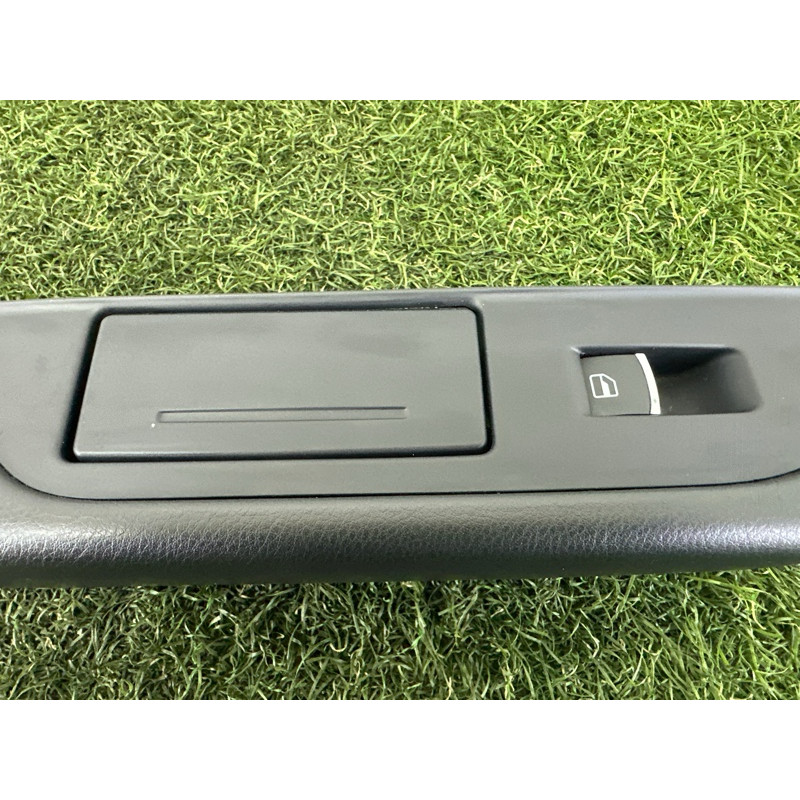 Обшивка ручки підлокітника (салон) Volkswagen Touareg NF 2011 3.0 TDI 7P6868139DK84