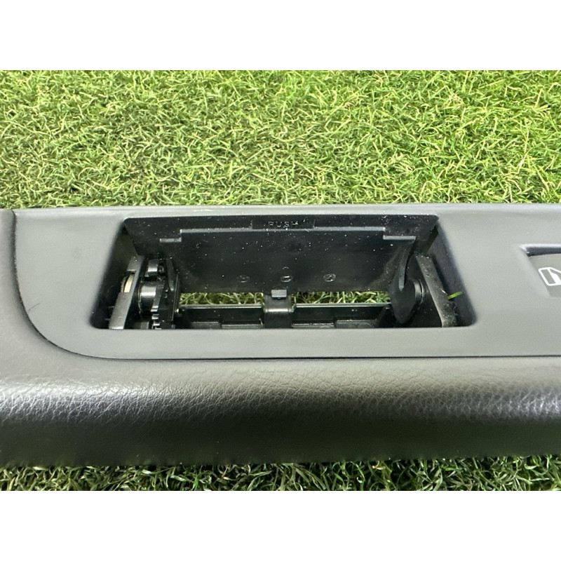 Обшивка ручки підлокітника (салон) Volkswagen Touareg NF 2011 3.0 TDI 7P6868139DK84