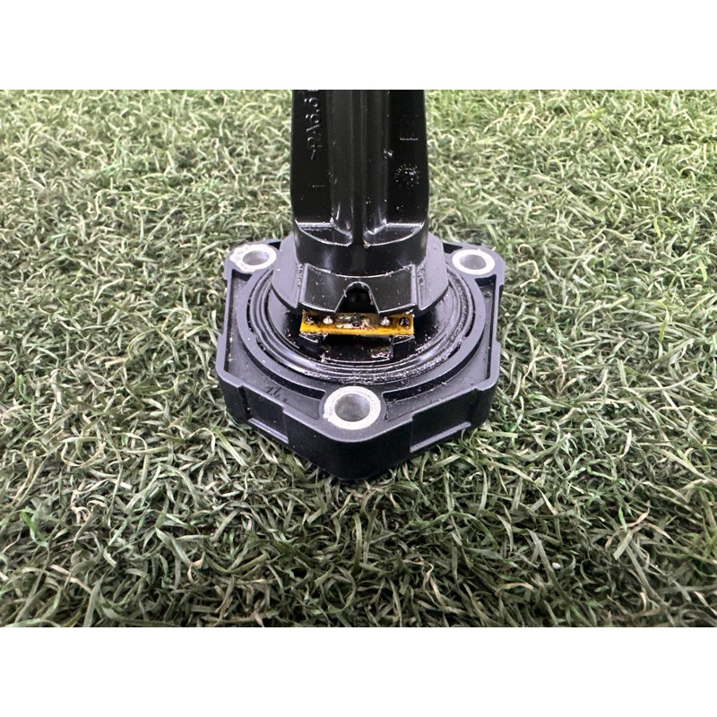 Датчик уровня масла (электрика двигателя) Volkswagen Touareg NF 2013 3.6 03L907660B