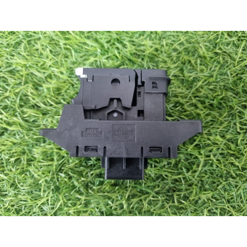 Кнопка стояночного тормоза (электрика / кнопки) Nissan Rogue T33 2023 1.5 KR15DDT 251756RA0A