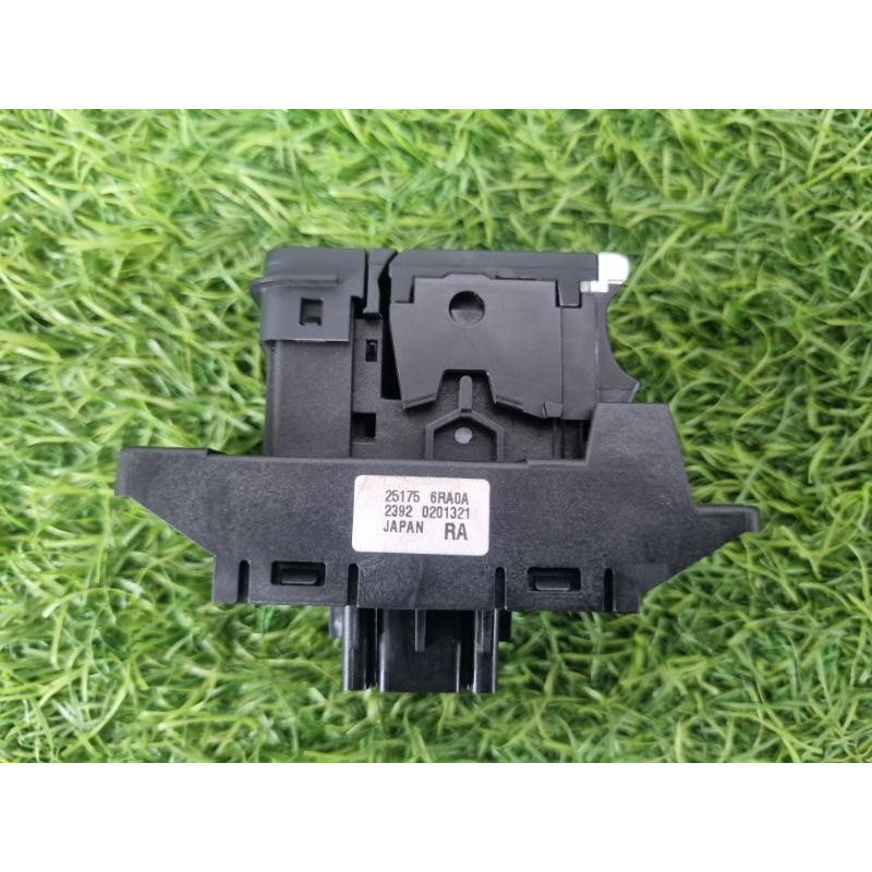 Кнопка стояночного тормоза (электрика / кнопки) Nissan Rogue T33 2023 1.5 KR15DDT 251756RA0A