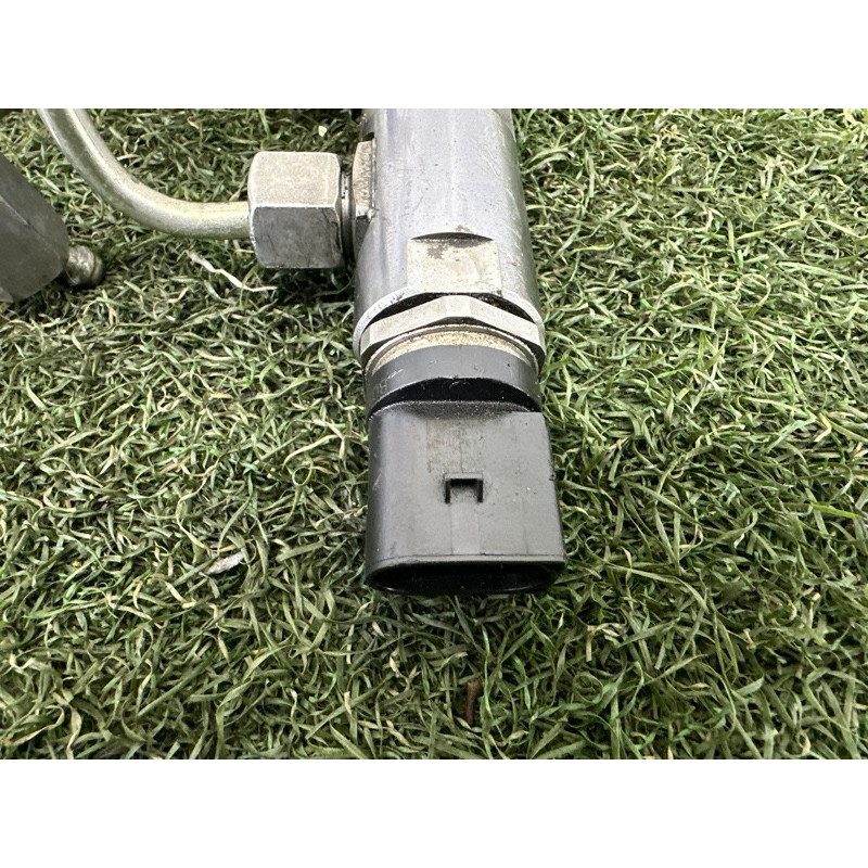 Паливна рампа (паливна система) BMW 5-series F10 2011 2.0 N47N 13537800601