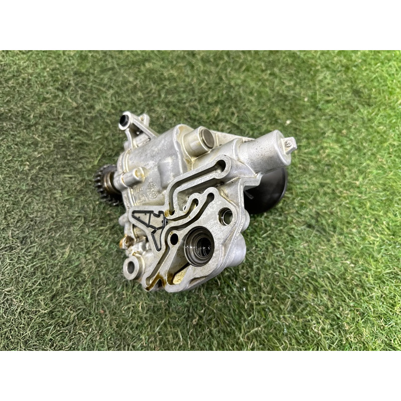 Маслонасос (двигатель и элементы) AUDI A4 B8 2012 2.0 CAEB 06H115105AM