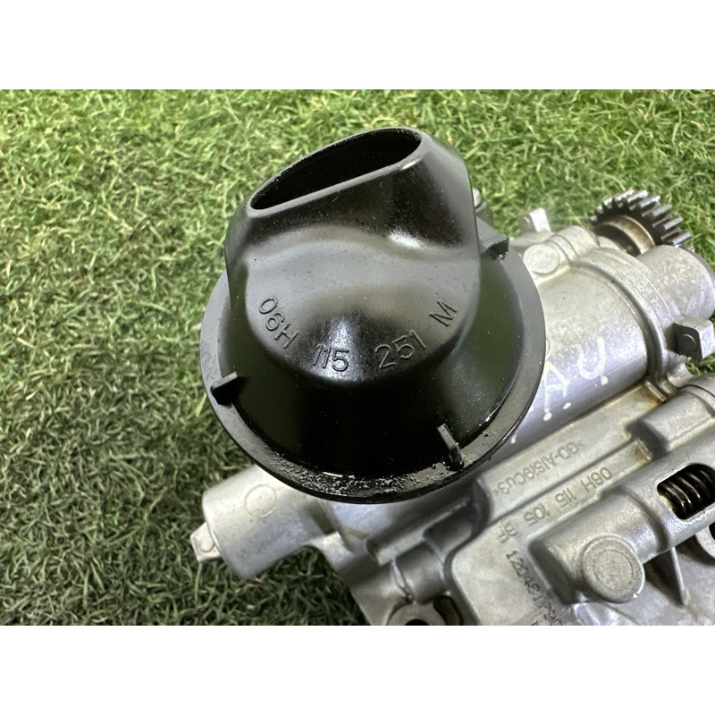 Маслонасос (двигатель и элементы) AUDI A4 B8 2012 2.0 CAEB 06H115105AM