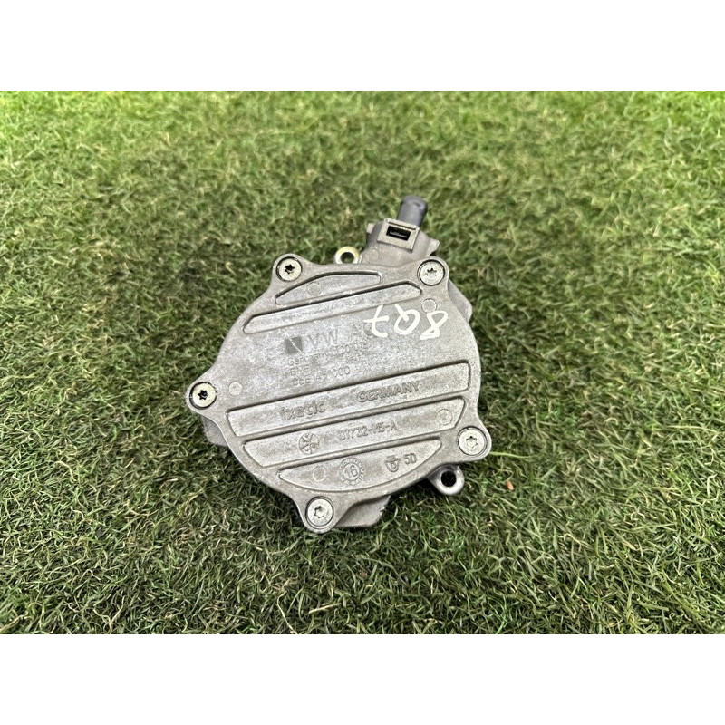 Вакуумный насос (тормозная система) AUDI Q7 4M 2017 3.0 CREC 06E145100Q