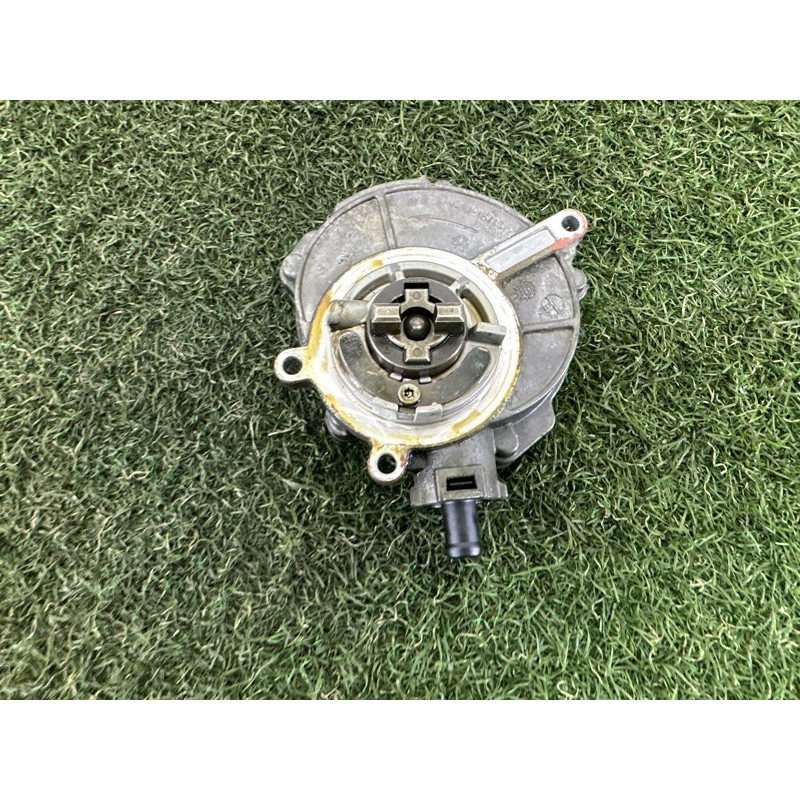 Вакуумный насос (тормозная система) AUDI Q7 4M 2017 3.0 CREC 06E145100Q