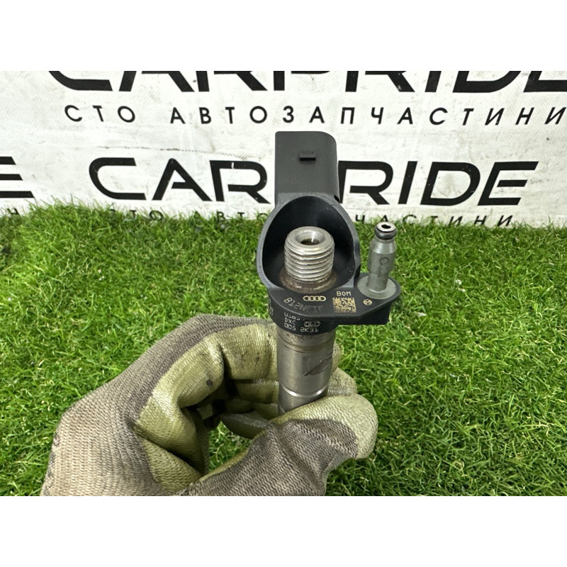Форсунка топливная (топливная система) AUDI Q7 4L 2011 3.0 CATA 059130277AM