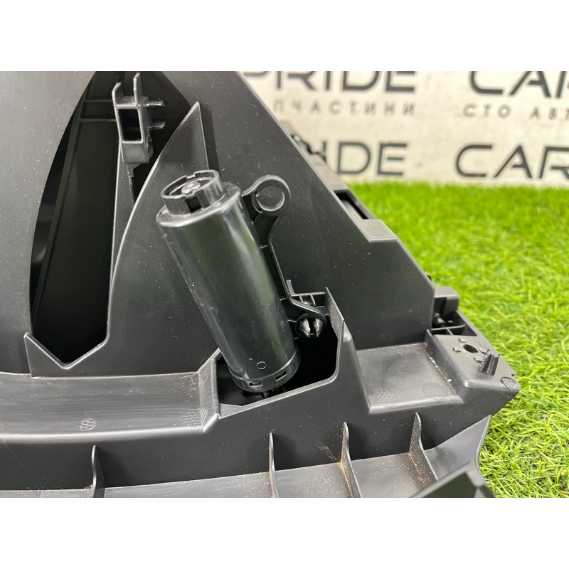 Бардачок (салон) Nissan Rogue T33 2023 1.5 KR15DDT 681026RR1A