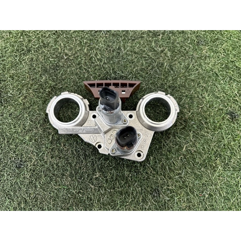 Опорный кронштейн распредвала (двигатель и элементы) Volkswagen Touareg NF 2013 3.6 03H109210C
