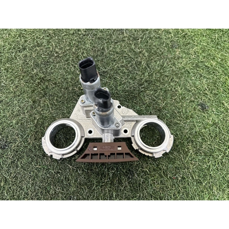 Опорный кронштейн распредвала (двигатель и элементы) Volkswagen Touareg NF 2013 3.6 03H109210C