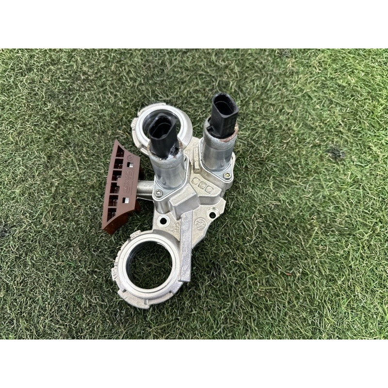 Опорный кронштейн распредвала (двигатель и элементы) Volkswagen Touareg NF 2013 3.6 03H109210C