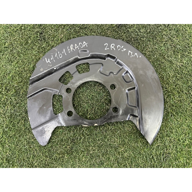 Пыльник тормозного диска (тормозная система) Nissan Rogue T33 2021 2.5 PR25DD 411616RA0A