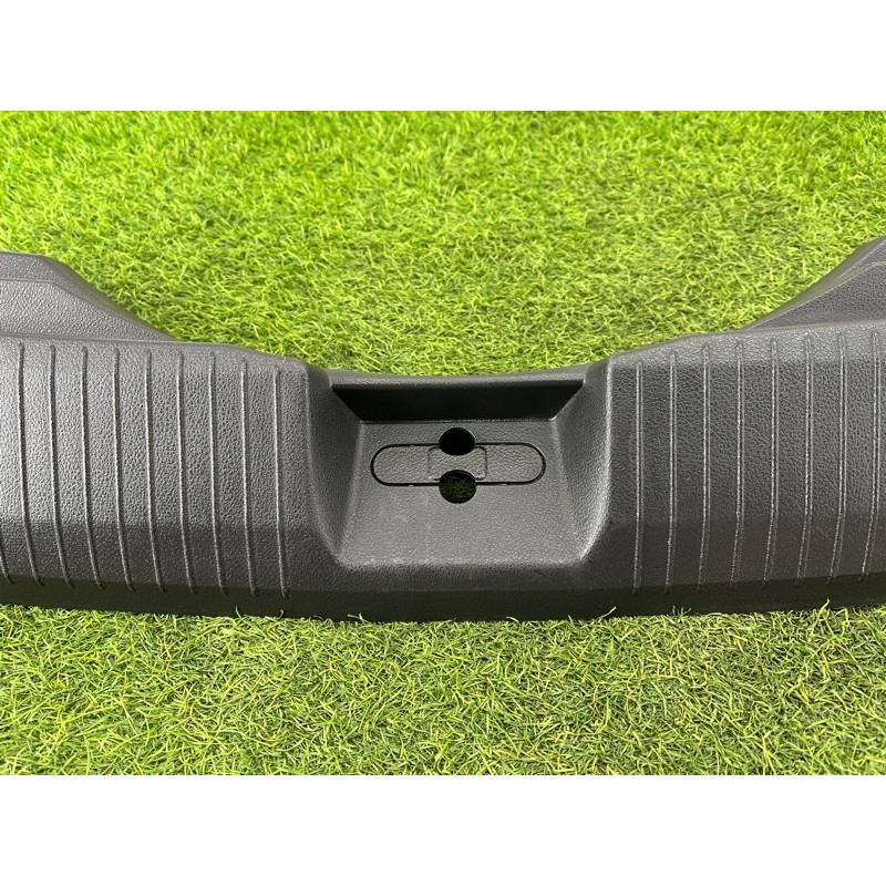 Накладка замка крышки багажника (салон) Nissan Rogue T33 2023 1.5 KR15DDT 849926RR0A