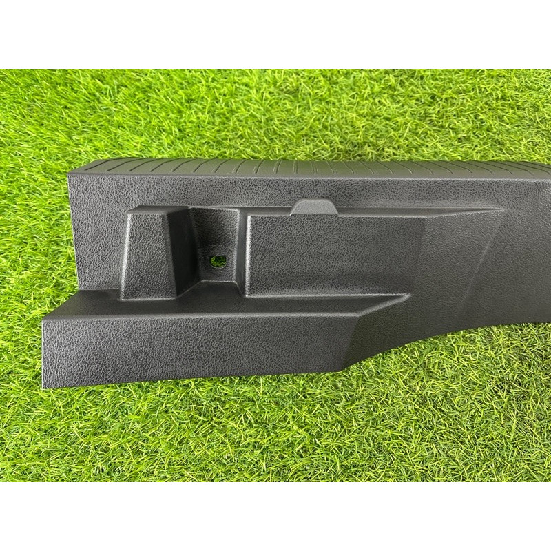 Накладка замка крышки багажника (салон) Nissan Rogue T33 2023 1.5 KR15DDT 849926RR0A