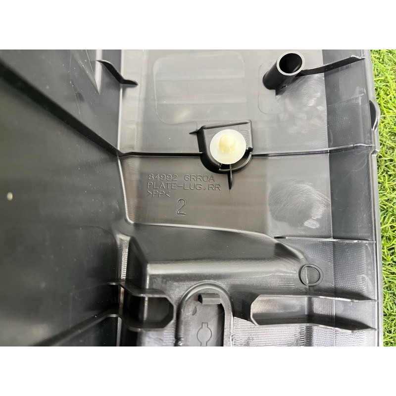 Накладка замка крышки багажника (салон) Nissan Rogue T33 2023 1.5 KR15DDT 849926RR0A