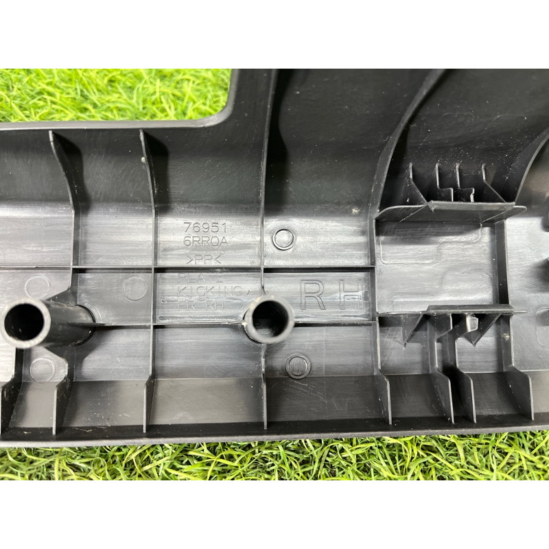 Накладка на порог (кузов и элементы) Nissan Rogue T33 2023 1.5 KR15DDT 769516RR0A