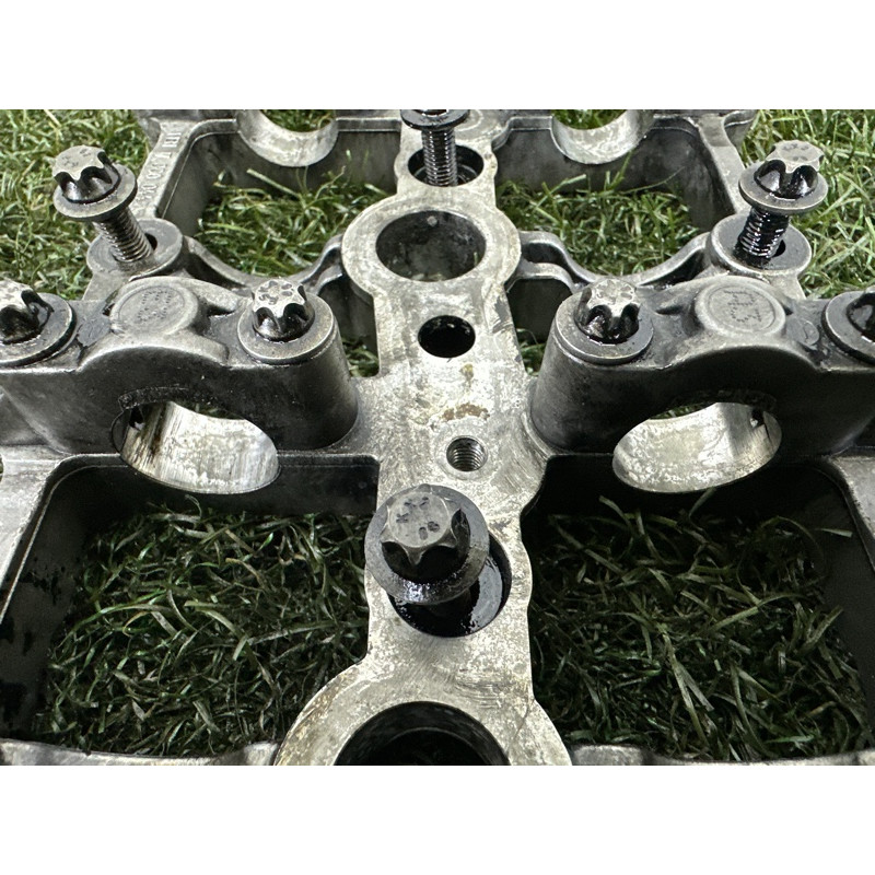 Опорный кронштейн распредвала (двигатель и элементы) BMW X5 E70 2011 3.0 N57 11317800044