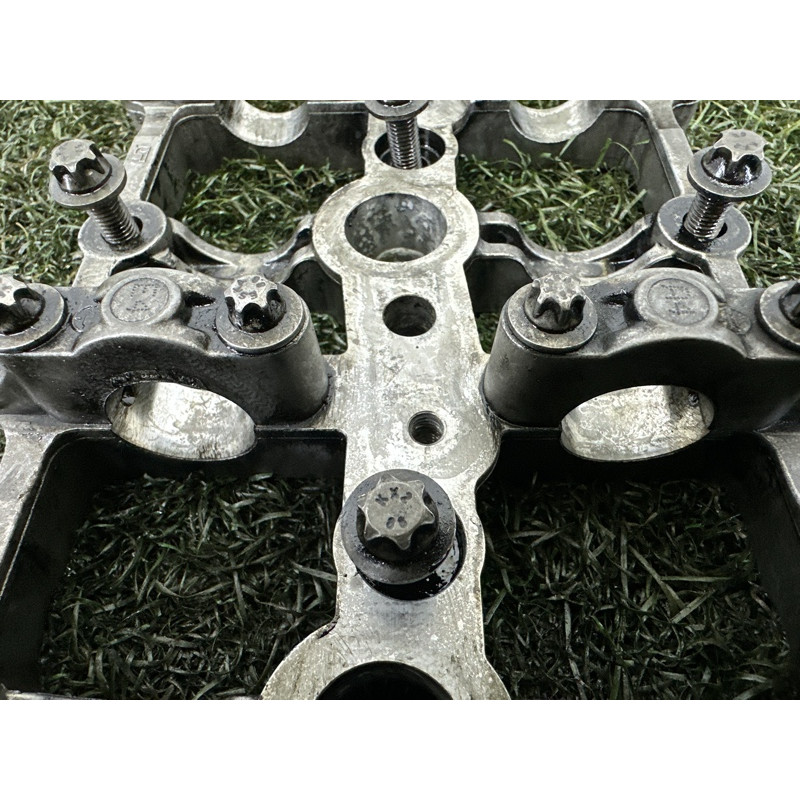 Опорный кронштейн распредвала (двигатель и элементы) BMW X5 E70 2011 3.0 N57 11317800044