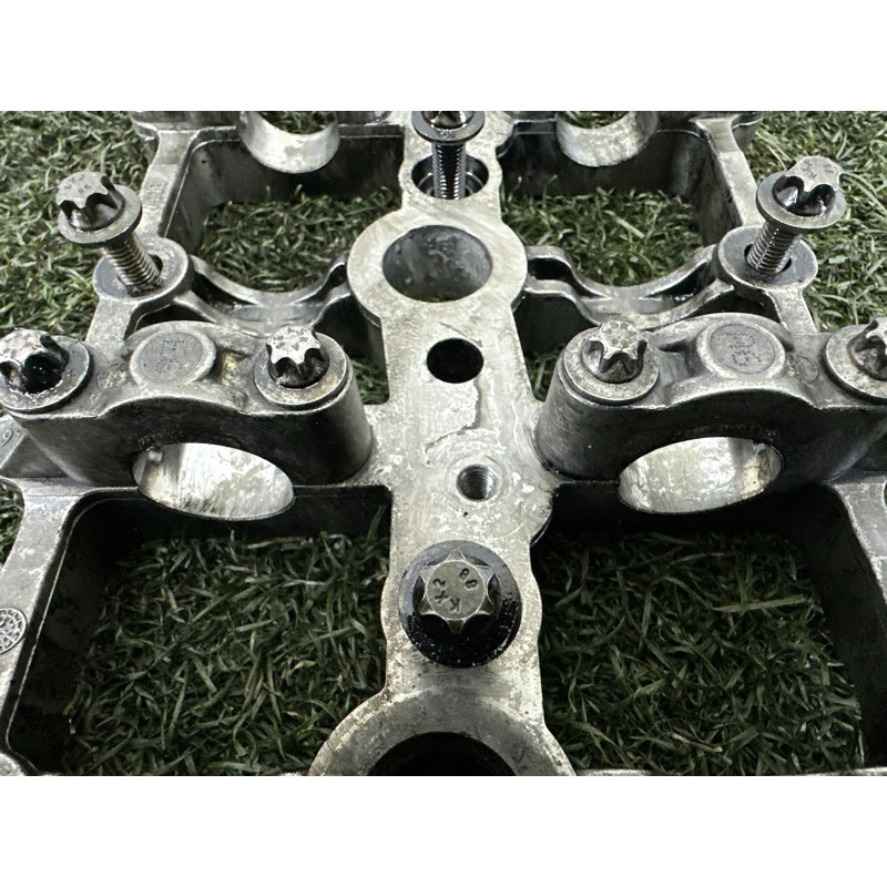 Опорный кронштейн распредвала (двигатель и элементы) BMW X5 E70 2011 3.0 N57 11317800044