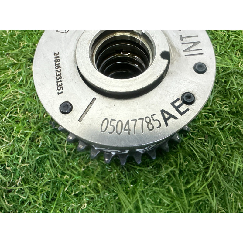 Регулятор фаз газораспределения (двигатель и элементы) Jeep Grand Cherokee WK2 2017 5047785AE