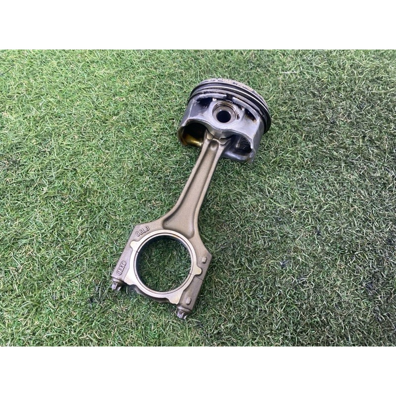 Поршень с шатуном (двигатель и элементы) AUDI Q5 8R 2012 2.0 CAEB 06H198401A