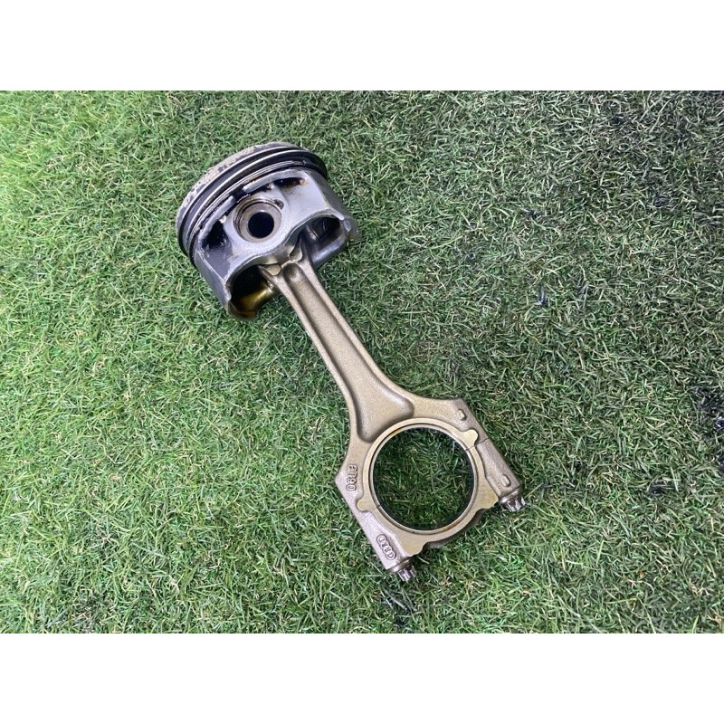 Поршень с шатуном (двигатель и элементы) AUDI Q5 8R 2012 2.0 CAEB 06H198401A