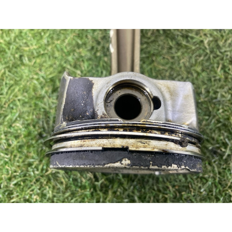 Поршень с шатуном (двигатель и элементы) AUDI Q5 8R 2012 2.0 CAEB 06H198401A