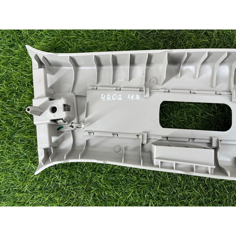 Обшивка стойки центральная (салон) Nissan Rogue T33 2023 1.5 KR15DDT 769146RR0A