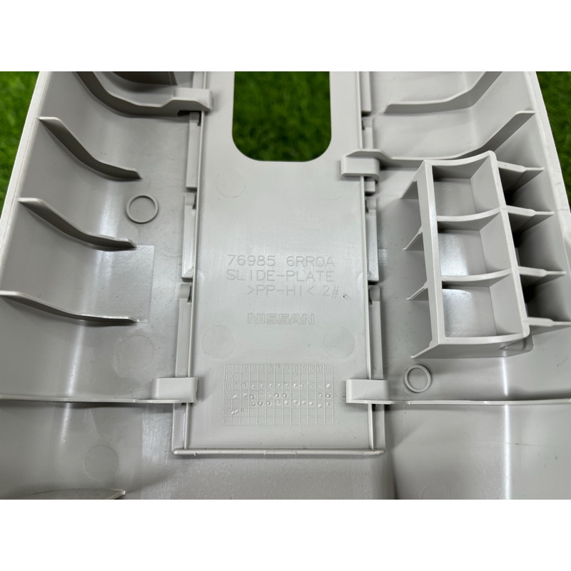 Обшивка стойки центральная (салон) Nissan Rogue T33 2023 1.5 KR15DDT 769146RR0A