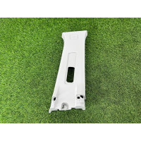 Обшивка центральної стійки