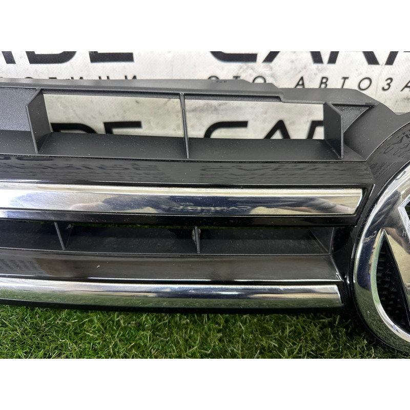 Решетка радиатора (наружные элементы кузова) Volkswagen Touareg NF 2011 3.6 7P6853651AZLL