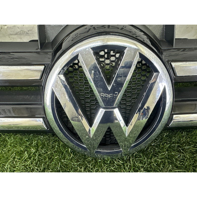 Решетка радиатора (наружные элементы кузова) Volkswagen Touareg NF 2011 3.6 7P6853651AZLL