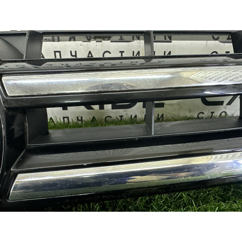 Решетка радиатора (наружные элементы кузова) Volkswagen Touareg NF 2011 3.6 7P6853651AZLL