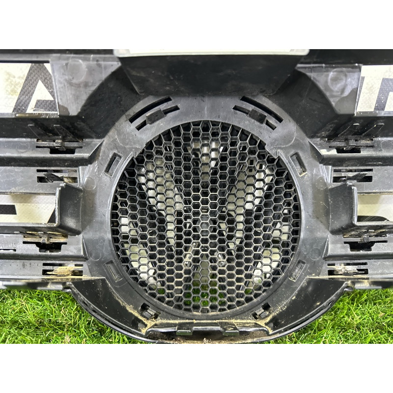 Решетка радиатора (наружные элементы кузова) Volkswagen Touareg NF 2011 3.6 7P6853651AZLL