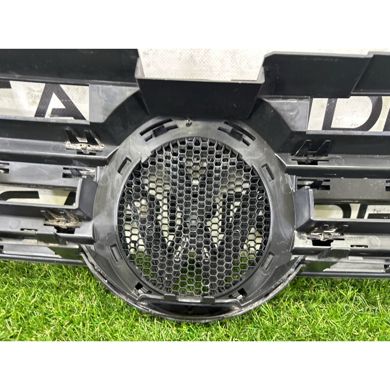 Решетка радиатора (наружные элементы кузова) Volkswagen Touareg NF 2013 3.6 7P6853651AZLL